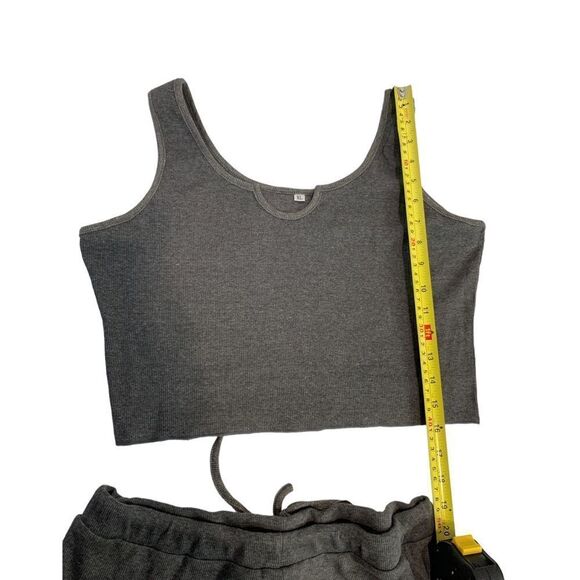 two Piece Grey Top and Shorts - Picture 4 of 8